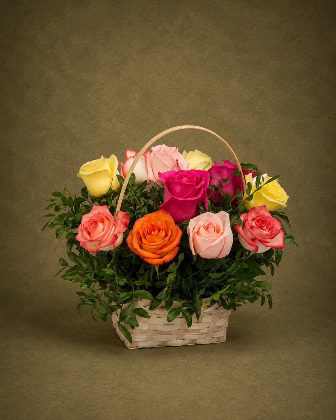 Panier de Roses Arc-en-ciel